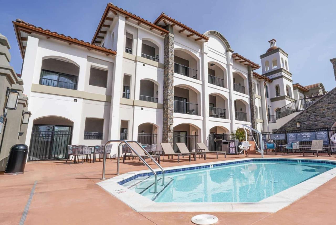 La Quinta Inn & Suites By Wyndham Santa Cruz Exterior photo