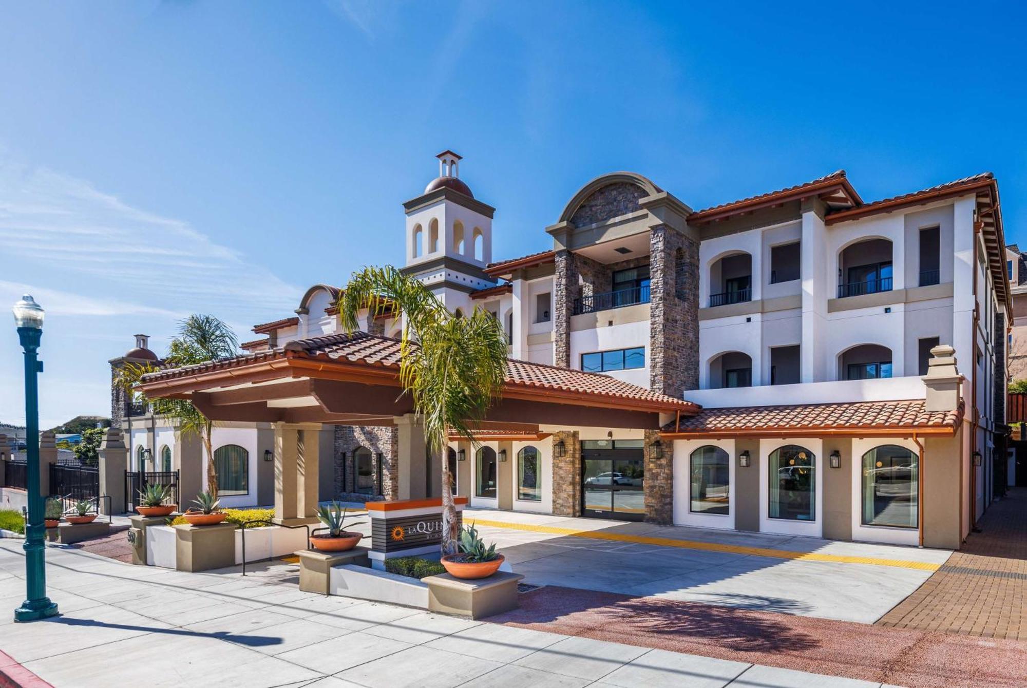 La Quinta Inn & Suites By Wyndham Santa Cruz Exterior photo